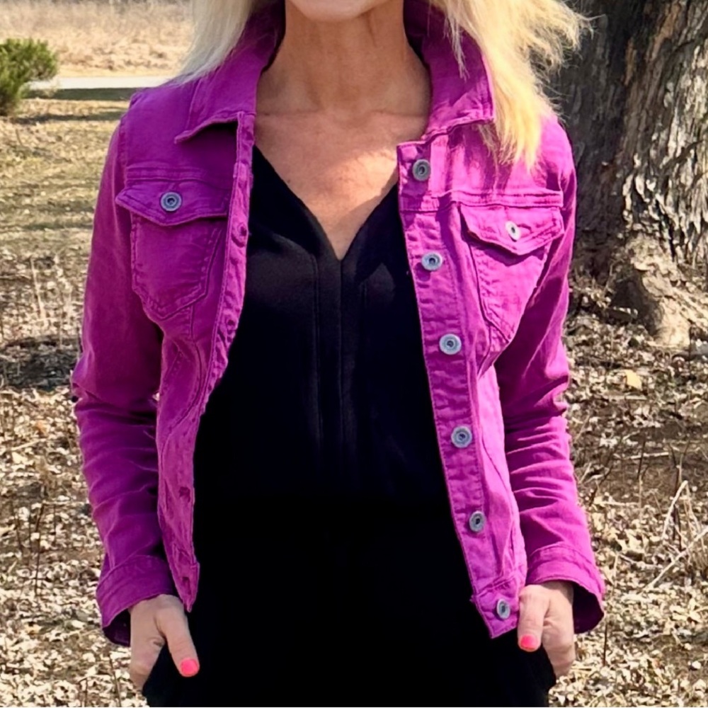 New with tags. Purple denim jacket. Stretch. Q2.